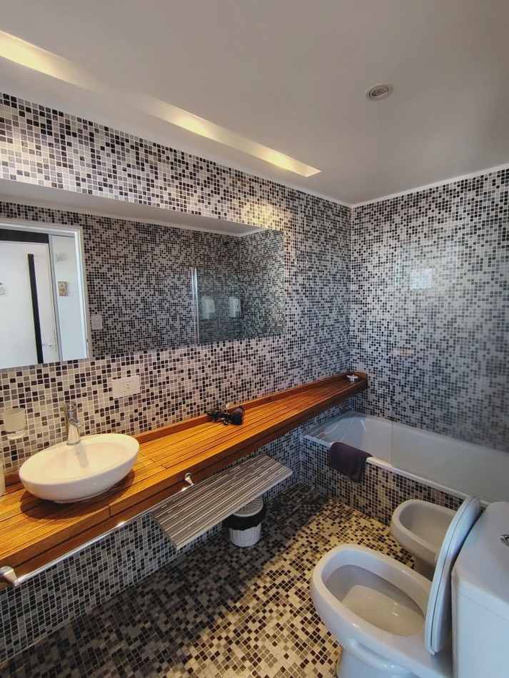 Monoambiente con jacuzzi, piscina, solarium y cochera