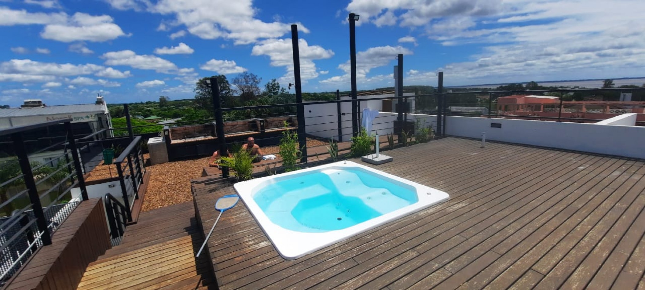 Monoambiente con jacuzzi, piscina, solarium y cochera