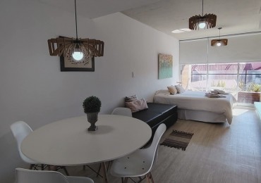 Monoambiente con jacuzzi, piscina, solarium y cochera